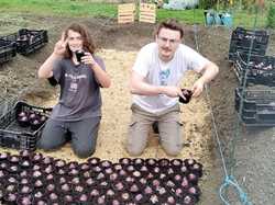  <a style='color: #fff;' href='/uploaded/photo/enfouissement-des-jacinthes-68f6529173bdf.jpg'>(Télécharger)</a>